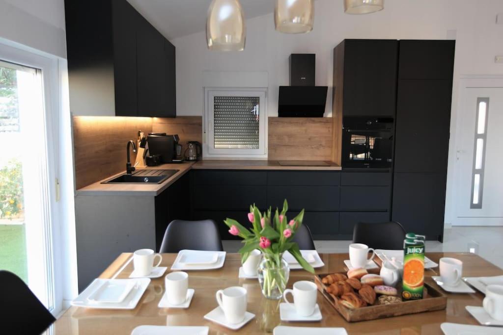 Luxury Villa Lana Apt, Seaview Terrace, Large Outdoor Space, Bbq Trogir Exteriér fotografie