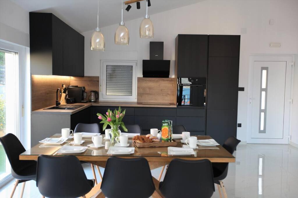Luxury Villa Lana Apt, Seaview Terrace, Large Outdoor Space, Bbq Trogir Exteriér fotografie
