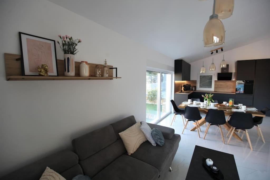 Luxury Villa Lana Apt, Seaview Terrace, Large Outdoor Space, Bbq Trogir Exteriér fotografie