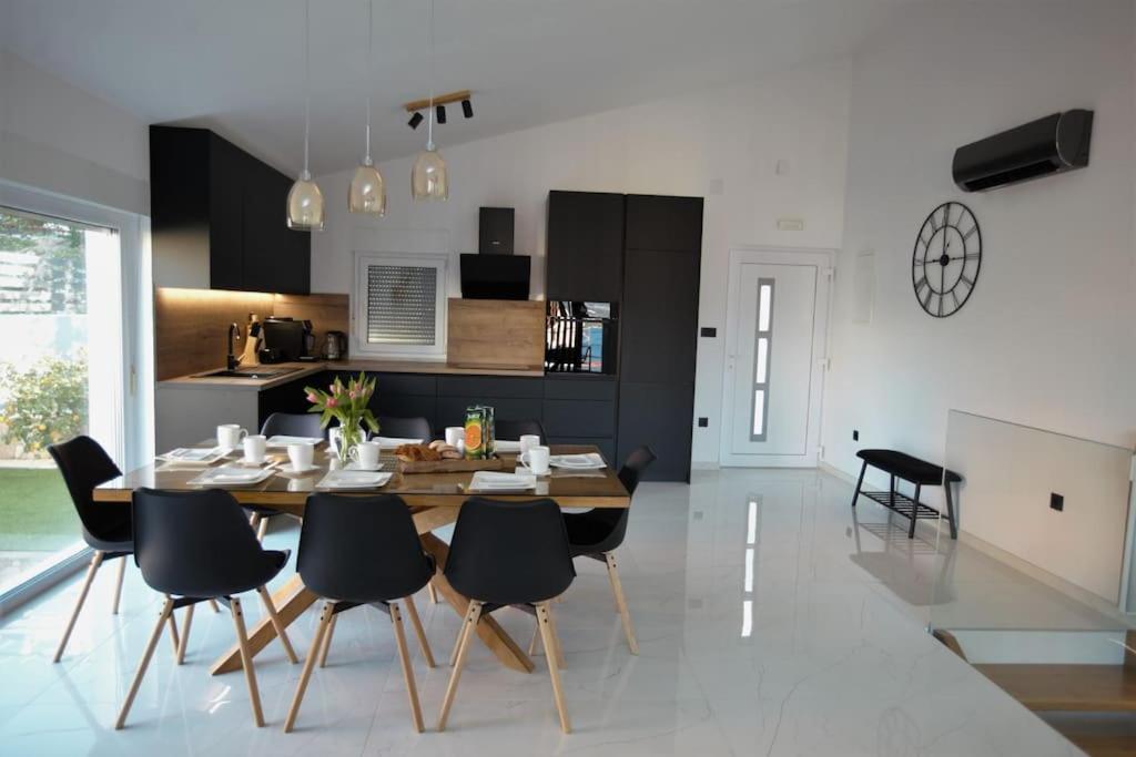 Luxury Villa Lana Apt, Seaview Terrace, Large Outdoor Space, Bbq Trogir Exteriér fotografie
