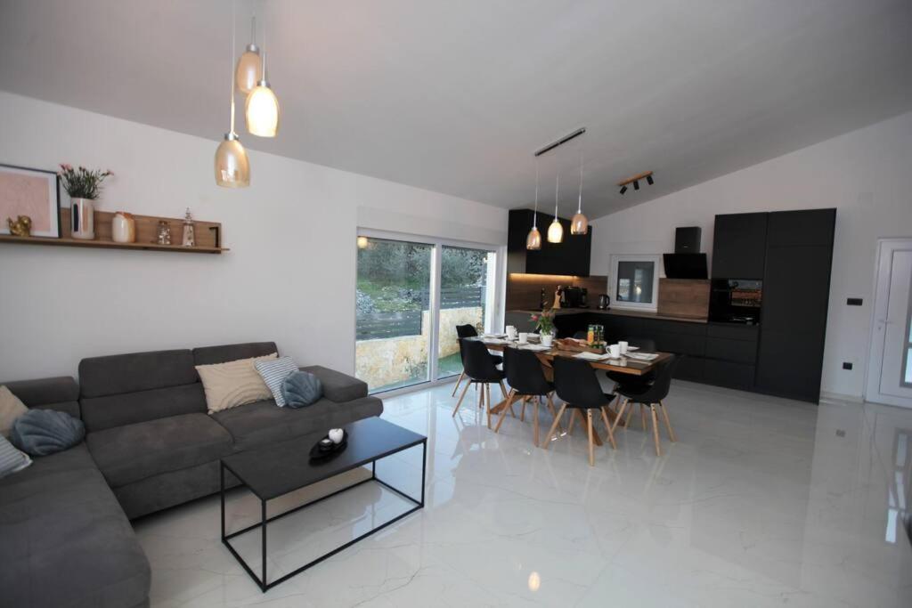 Luxury Villa Lana Apt, Seaview Terrace, Large Outdoor Space, Bbq Trogir Exteriér fotografie