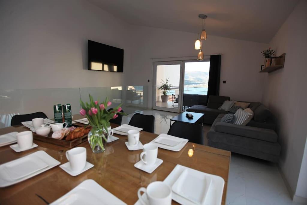 Luxury Villa Lana Apt, Seaview Terrace, Large Outdoor Space, Bbq Trogir Exteriér fotografie